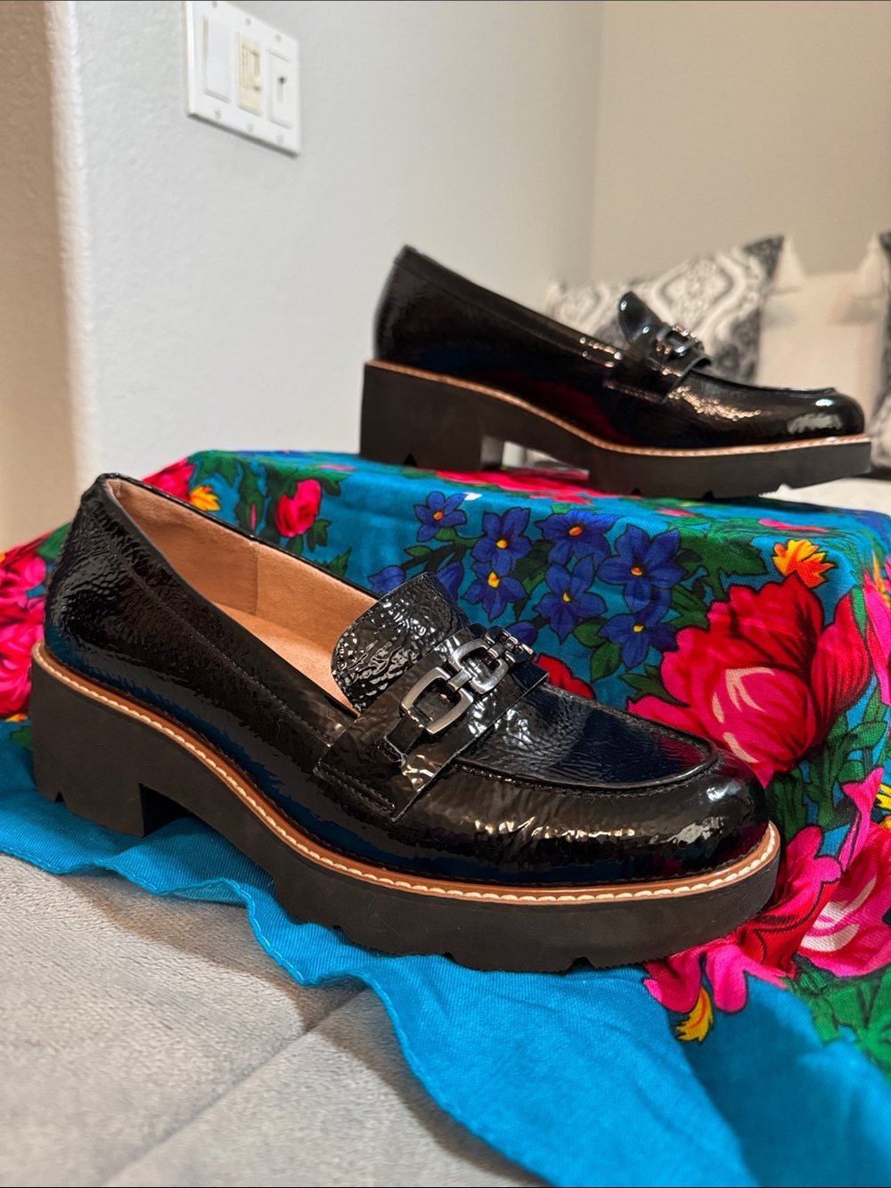 Naturalizer Black Patent Platform Loafers with Buckle Detail womens Sz 9.5 W